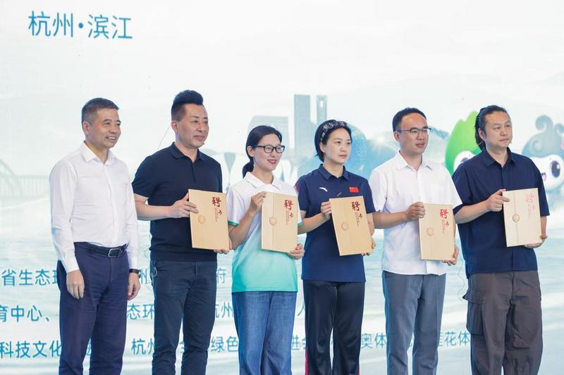 生态环境特邀观察员接受聘书